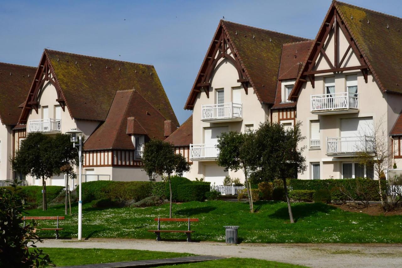 Triplex Avec Jardinet - Wifi - A 400M De La Plage Courseulles-sur-Mer Exterior photo
